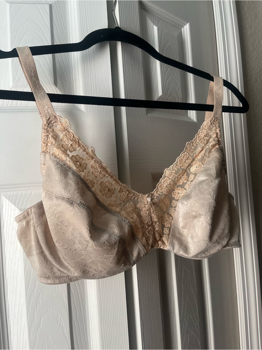 Wacoal nude lace detailed underwire bra size 38C